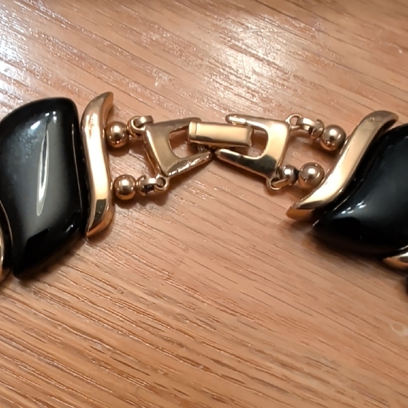 Vintage Black and Gold Necklace - Picture 2 of 4